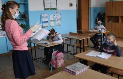 Анна Попова - Массовые мероприятия в школах запретили до 1 января 2024 года - interfax-russia.ru - Россия
