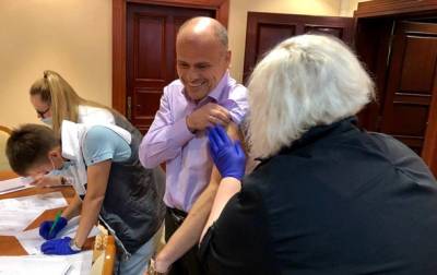 Михаил Радуцкий - Радуцкий рассказал, сколько нардепов не вакцинировались - korrespondent.net - Украина