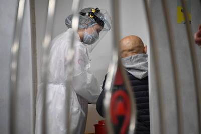 В Грузии допустили введение платного лечения для непривитых граждан - lenta.ru - Грузия