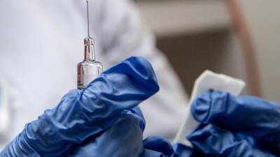 Стефан Бансель - Глава Moderna: Действующие вакцины будут менее эффективны в борьбе с «омикроном» - mir24.tv