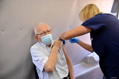 Кириакос Мицотакис - В Греции будут ежемесячно штрафовать не вакцинированных от ковида людей старше 60 лет - obzor.lt - Греция