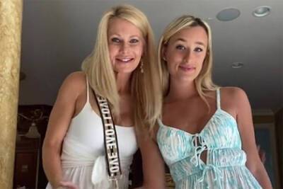 19-летняя блогерша пожаловалась на затмившую ее по красоте мать - lenta.ru - штат Флорида