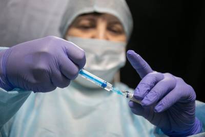 Александр Моор - В Тюмени открываются еще три больших центра вакцинации - znak.com - Тюмень