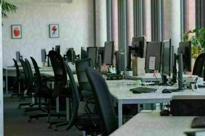 В Карелии непривитых от COVID-19 граждан старше 45 лет переведут на удалёнку - pnp.ru - республика Карелия