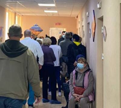 Здоровые рядом с больными: длинные очереди в поликлиниках показали на видео - politeka.net - Украина - Одесса