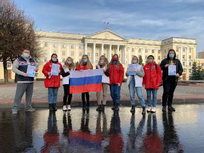Волонтеры поздравили смолян с Днем народного единства - rabochy-put.ru - Россия