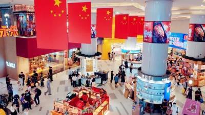 Китайцы в панике опустошили магазины на фоне рекордного числа случаев заражения COVID-19 - 5-tv.ru - Китай - Торговля