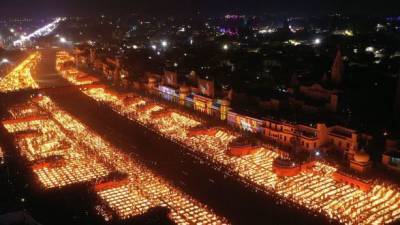 Индусы празднуют фестиваль огней на фоне опасений COVID-19 - unn.com.ua - Украина - Индия - Киев