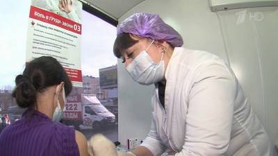 Дополнительные пункты вакцинации открывают на курортах, где в эти дни наплыв туристов - 1tv.ru - Геленджик