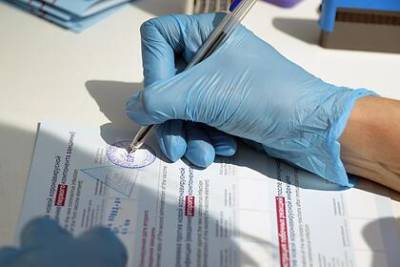 В России начали действовать новые сертификаты о вакцинации от коронавируса - lenta.ru - Россия