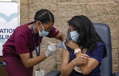 Джон Байден - Reuters: суд в США приостановил действие требования об обязательной вакцинации сотрудников - obzor.lt - Сша