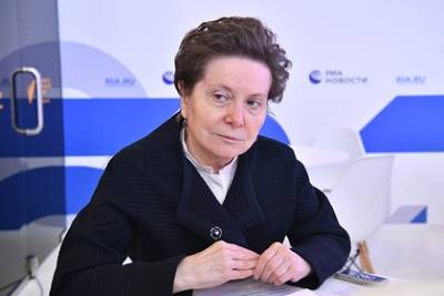 Наталья Комарова - Глава российского региона сделала шесть прививок от COVID-19 - lenta.ru - округ Югра