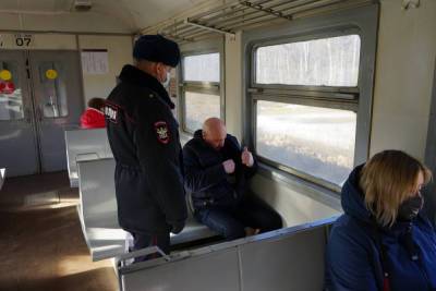 Петербургские железнодорожники призывают пассажиров соблюдать масочный режим - abnews.ru