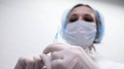 Евгений Тимаков - Врач рассказал, когда необходимо делать прививку при недостаточном количестве антител - vm.ru