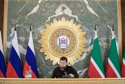 Рамзан Кадыров - Кадыров рекомендовал отказаться от физических контактов - lenta.ru - республика Чечня