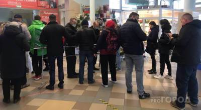В Чебоксарах после введения QR-кодов на входе в торговые центры выстраиваются очереди - pg21.ru - республика Чувашия - Чебоксары