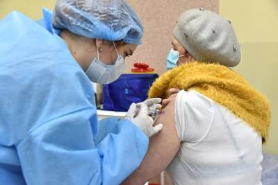 В Киеве пункт вакцинации от COVID-19 развернули прямо в церкви - lenta.ru - Украина - Киев
