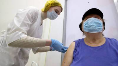 Наталия Башкетова - В Петербурге введена обязательная вакцинация от коронавируса жителей старше 60 лет - mir24.tv - Санкт-Петербург