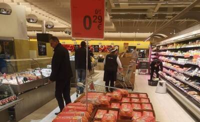Латвийцы потянулись в приграничные литовские супермаркеты за продуктами, вещами и… свободой - obzor.lt - Латвия - Литва