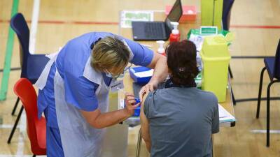 Джавид Саджид - Великобритания введет обязательную вакцинацию медперсонала от коронавируса - iz.ru - Англия - Израиль