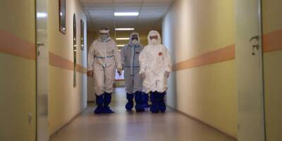 Более 380 человек с COVID-19 госпитализировали в Петербурге за минувшие сутки - runews24.ru - Санкт-Петербург