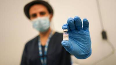 "Омикрон" бушует в Великобритании: миллион заразившихся к концу декабря - vesty.co.il - Англия - Израиль