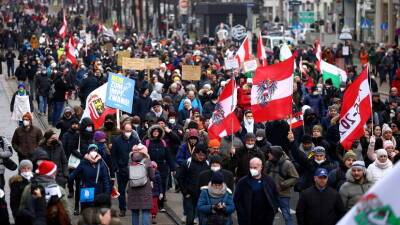 В митинге против ограничительных мер в Вене принимают участие около 44 тысяч человек - russian.rt.com - Вена - Австрия