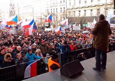 В Праге прошел массовый митинг против обязательной вакцинации от COVID-19 - vinegret.cz - Прага - Чехия