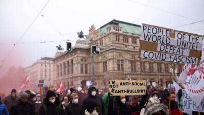 В Австрии тысячи горожан вышли на акции против вакцинации - svoboda.org - Австрия