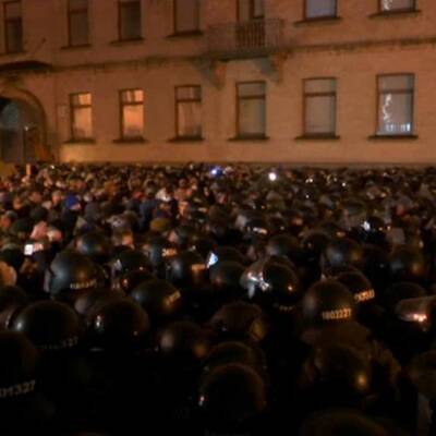 Акции протеста против различных ограничительных коронавирусных мер проходят в ряде стран - radiomayak.ru - Украина - Киев - Чехия - Грузия - Тбилиси