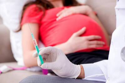В Новосибирской области менее 1% беременных привились от COVID-19 - runews24.ru - Новосибирская обл.
