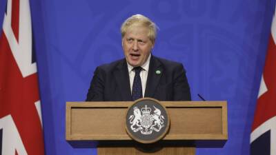 Борис Джонсон - Премьер-министр Великобритании забыл надеть маску и обрушил свой рейтинг - newdaynews.ru - Англия