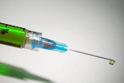 Reuters: большинство заразившихся Омикроном были вакцинированы - mk.ru - Сша