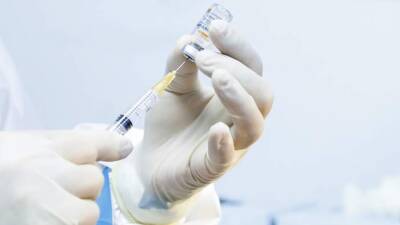 Компания из КНР заявила об эффективности ее вакцины от штамма «Омикрон» - iz.ru - Китай - Израиль