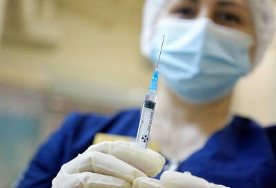 В Красноярске медсестра уничтожила 12 доз вакцины от коронавируса - tvc.ru - Красноярск