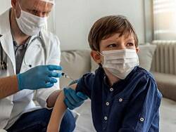 Жители России требуют от власти четких и ясных ответов о ковид-вакцинации детей - newsland.com - Россия