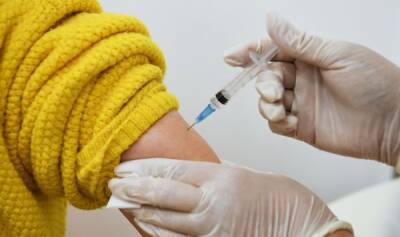 Коллективный иммунитет укрепляется. В Латвии вакцинировано более половины совершеннолетних - lv.baltnews.com - Латвия