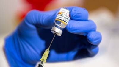 Ученые заявили о бесполезности западных вакцин против «омикрон»-штамма - 5-tv.ru - Англия