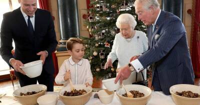 королева Елизавета II (Ii) - принц Филипп - Британская королева вновь отменила рождественский обед из-за COVID-19 - focus.ua - Украина - Англия