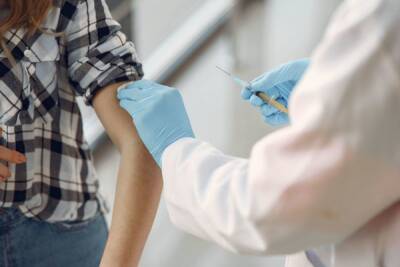 Стали известны сроки вакцинации подростков от COVID-19 в Петербурге - spb.mk.ru - Санкт-Петербург