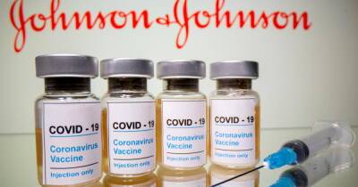 В США рекомендуют не применять вакцину Johnson & Johnson - ren.tv - Сша