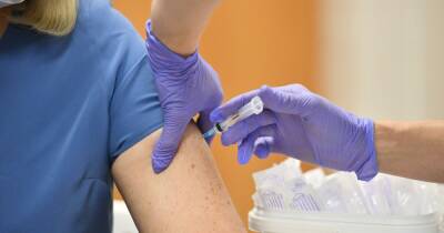 За сутки 14 украинцев получили третью дозу COVID-вакцины - dsnews.ua - Украина - Минздрав