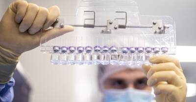 ЕС заказал 180 млн доз адаптированной к "Омикрону" вакцины BioNTech/Pfizer - rus.delfi.lv - Евросоюз - Латвия - деревня Ляйен - Брюссель