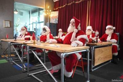 В Лондоне снова открылась школа для Санта Клаусов - goodnews.ua - Лондон