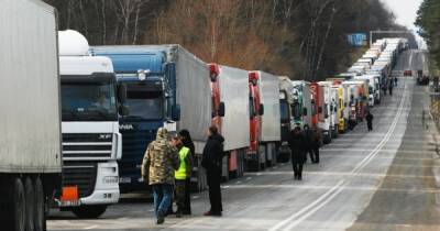На границе с Польшей образовались километровые очереди из грузовиков (видео) - focus.ua - Украина - Польша