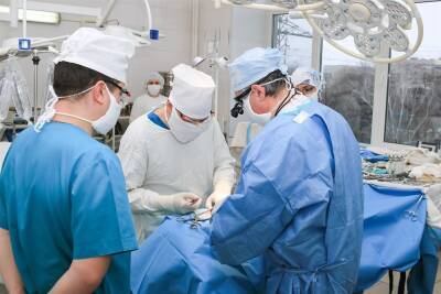Как хирурги Ульяновской областной больницы спасают пациентов с тяжелыми формами СOVID-19 - ulpravda.ru - Ульяновская обл.