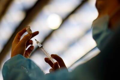 В мире сделали более восьми миллиардов прививок от COVID-19 - lenta.ru - Сша - Китай - Индия