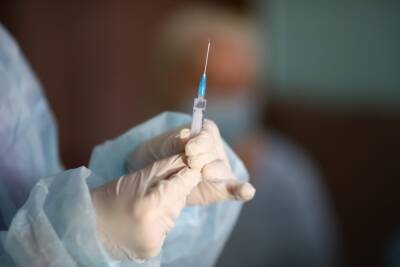 Токсиколог заявил, что вакцинация поможет вернуть обоняние после COVID-19 - volg.mk.ru
