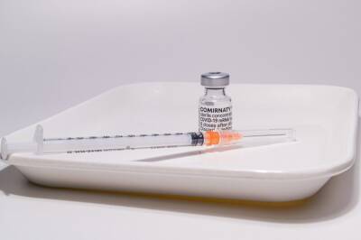 В Великобритании сообщили причину образования тромбов после введения COVID-вакцины AstraZeneca - abnews.ru - Сша - Англия
