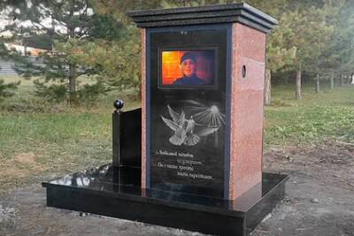 На могилах Новосибирска появились телевизоры с трансляциями о мертвецах - lenta.ru - Россия - Новосибирск - Набережные Челны